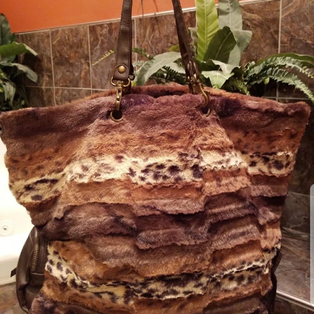 New faux fur handbag